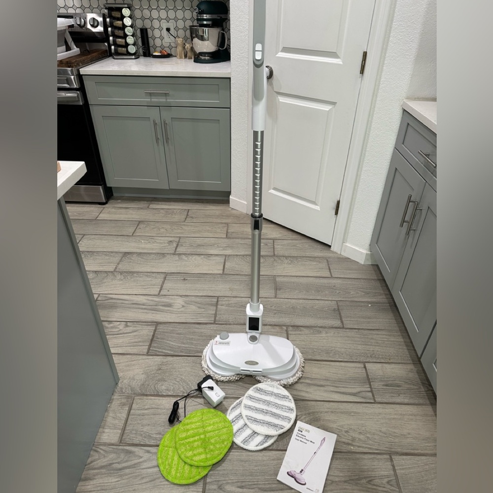 Cordless floor mop